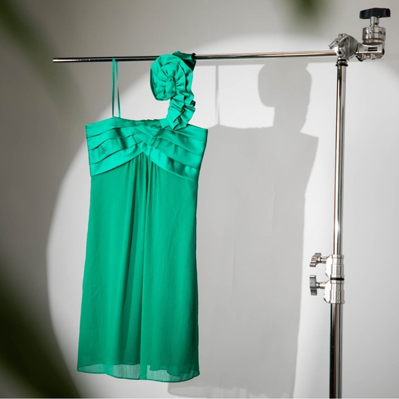 Emerald Green One-Shoulder Cocktail/Party Dress w/Ruffle Detail, Size 6, BN - Picture 2 of 7